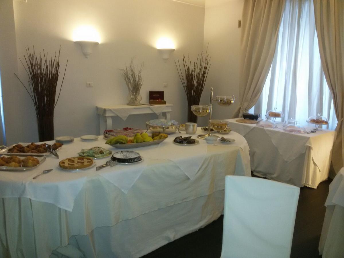 White House Hotel Foggia Extérieur photo